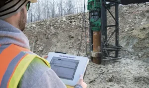 Imagem de um PDA sendo utilizado em campo